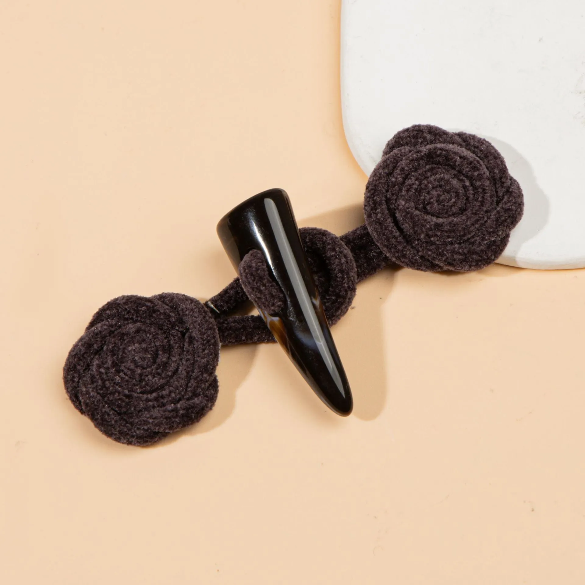 11cm Corduroy Rose Sew-on Toggle Buttons with Resin Horn 4pcs
