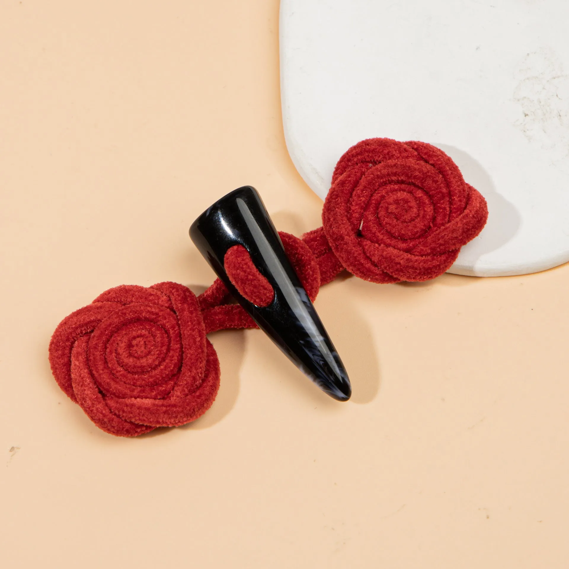 11cm Corduroy Rose Sew-on Toggle Buttons with Resin Horn 4pcs