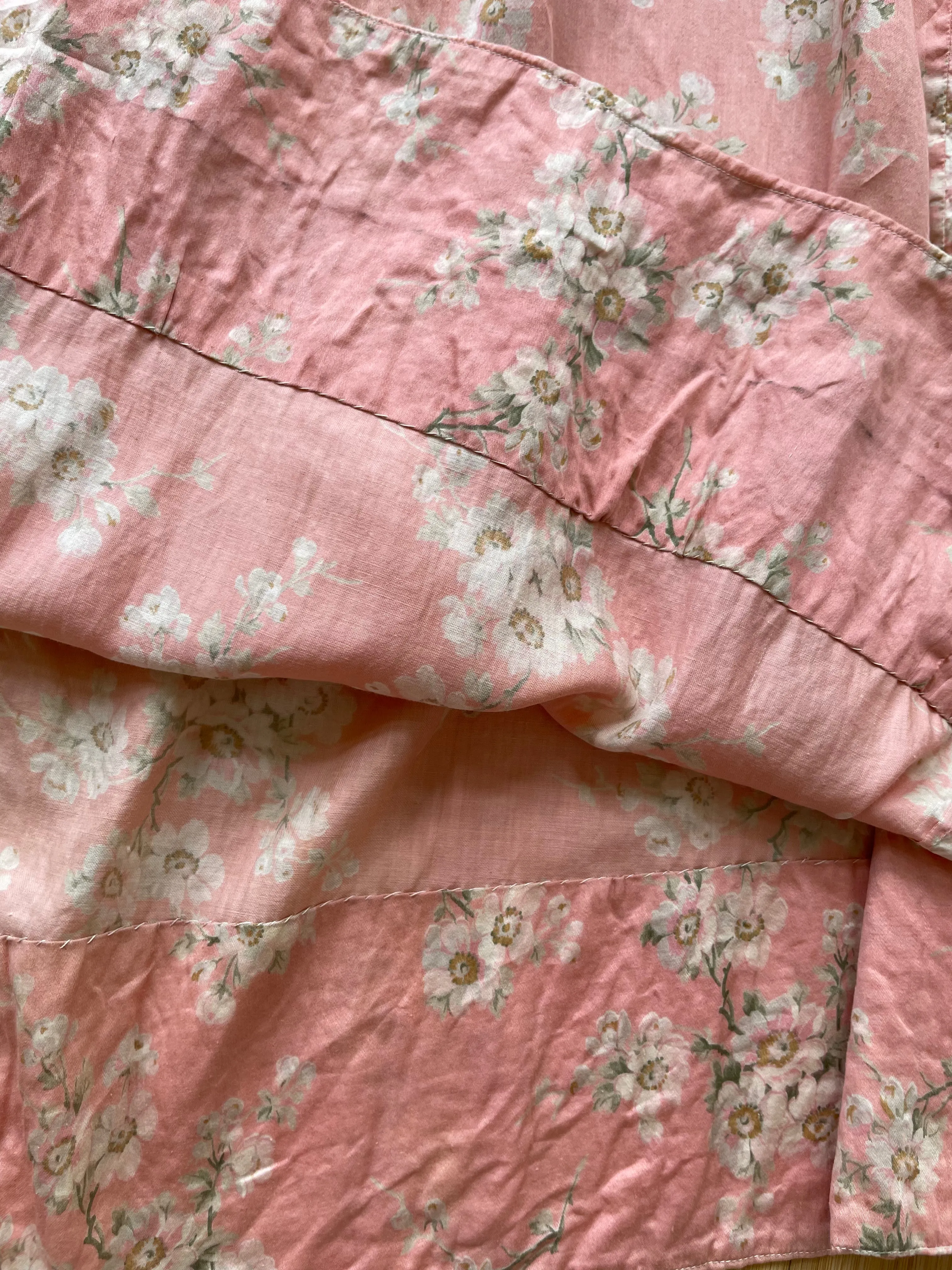 1930s Daisy Print Cotton Dressing Gown