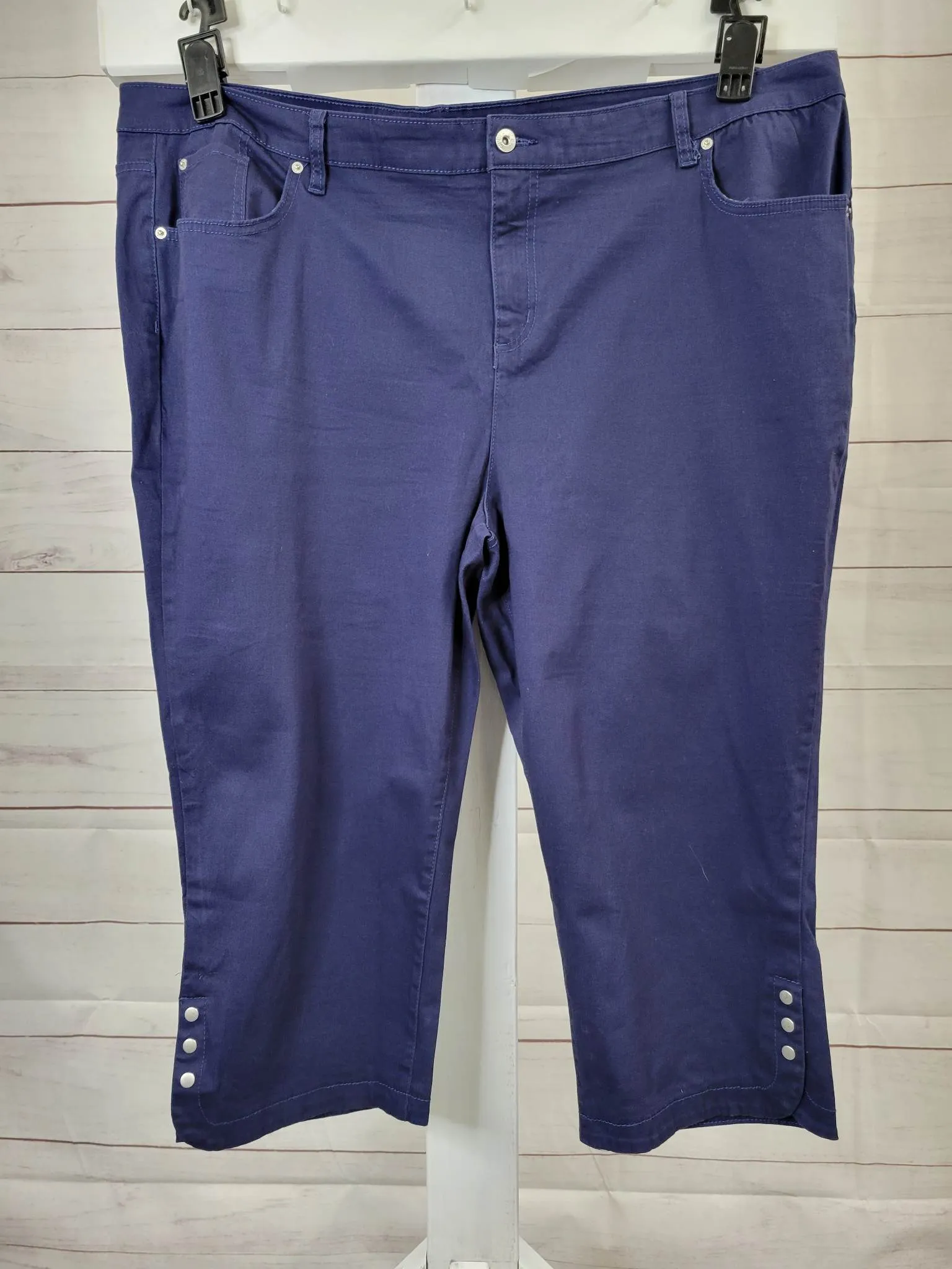 24W NAVY A379953 Denim & Co. Regular Tulip Snap Hem Denim Capri