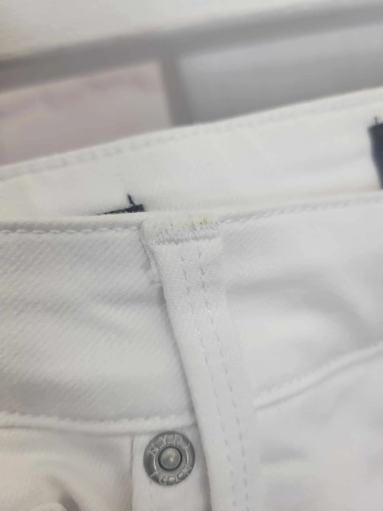 4R A645173 NYDJ High Rise Joni Capri in Cool Embrace - Optic White