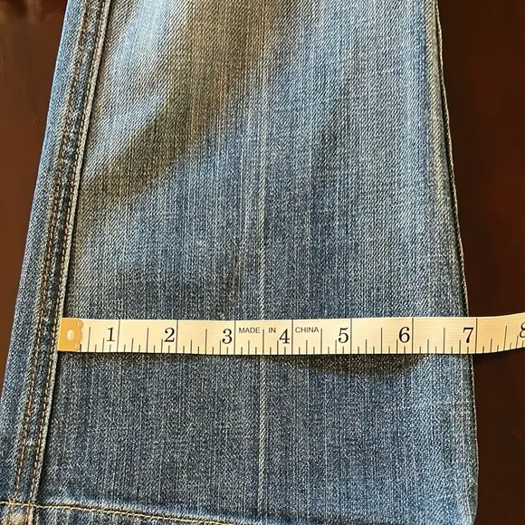 7 For All Mankind woman’s blue denim jeans. Size 27