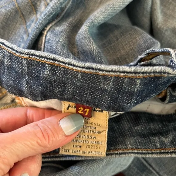 7 For All Mankind woman’s blue denim jeans. Size 27