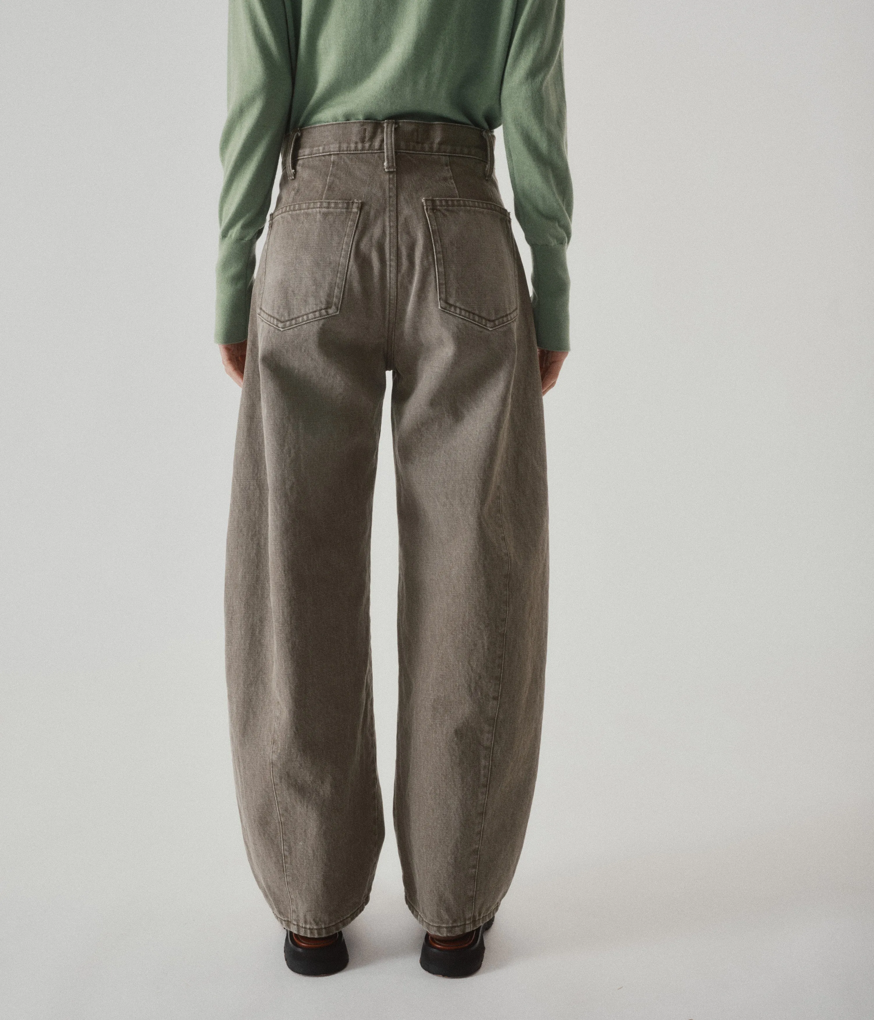 Barrel Denim Pants in Mocha