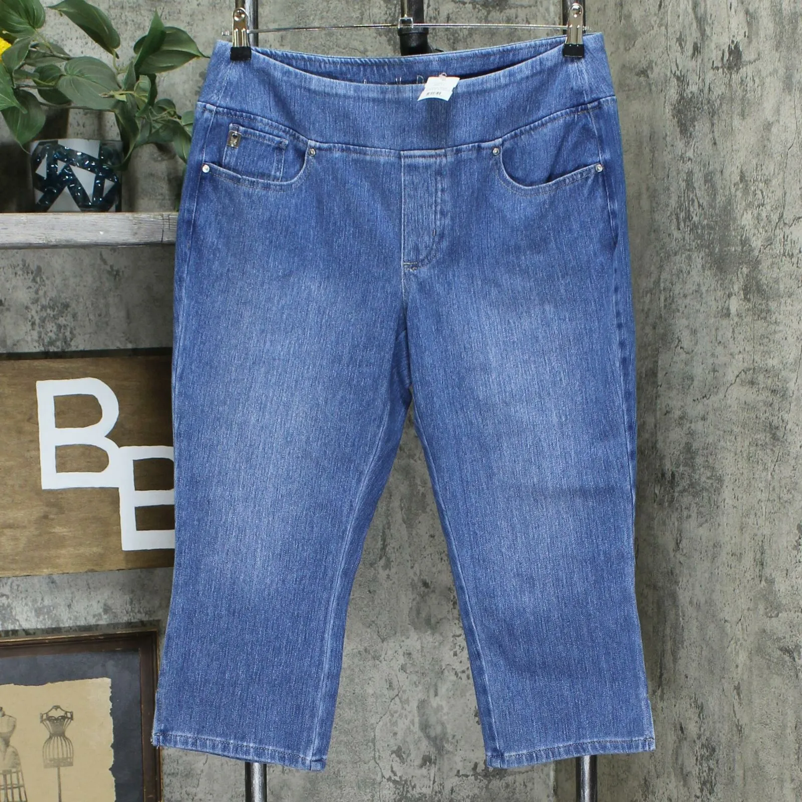 Belle by Kim Gravel Women's Flexibelle Pull-On Capri Jeans