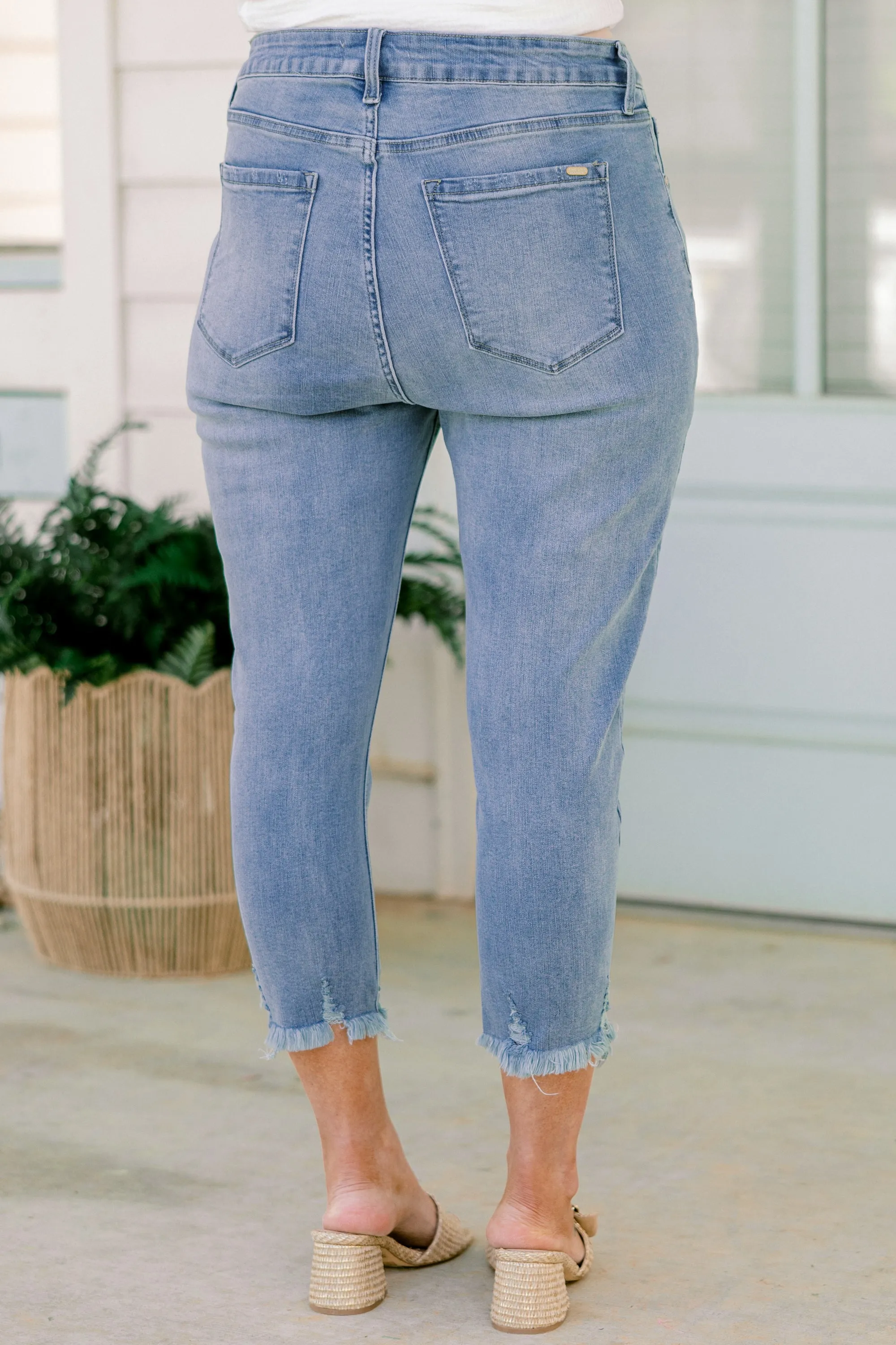 Better Than Ever Capri, Light Wash