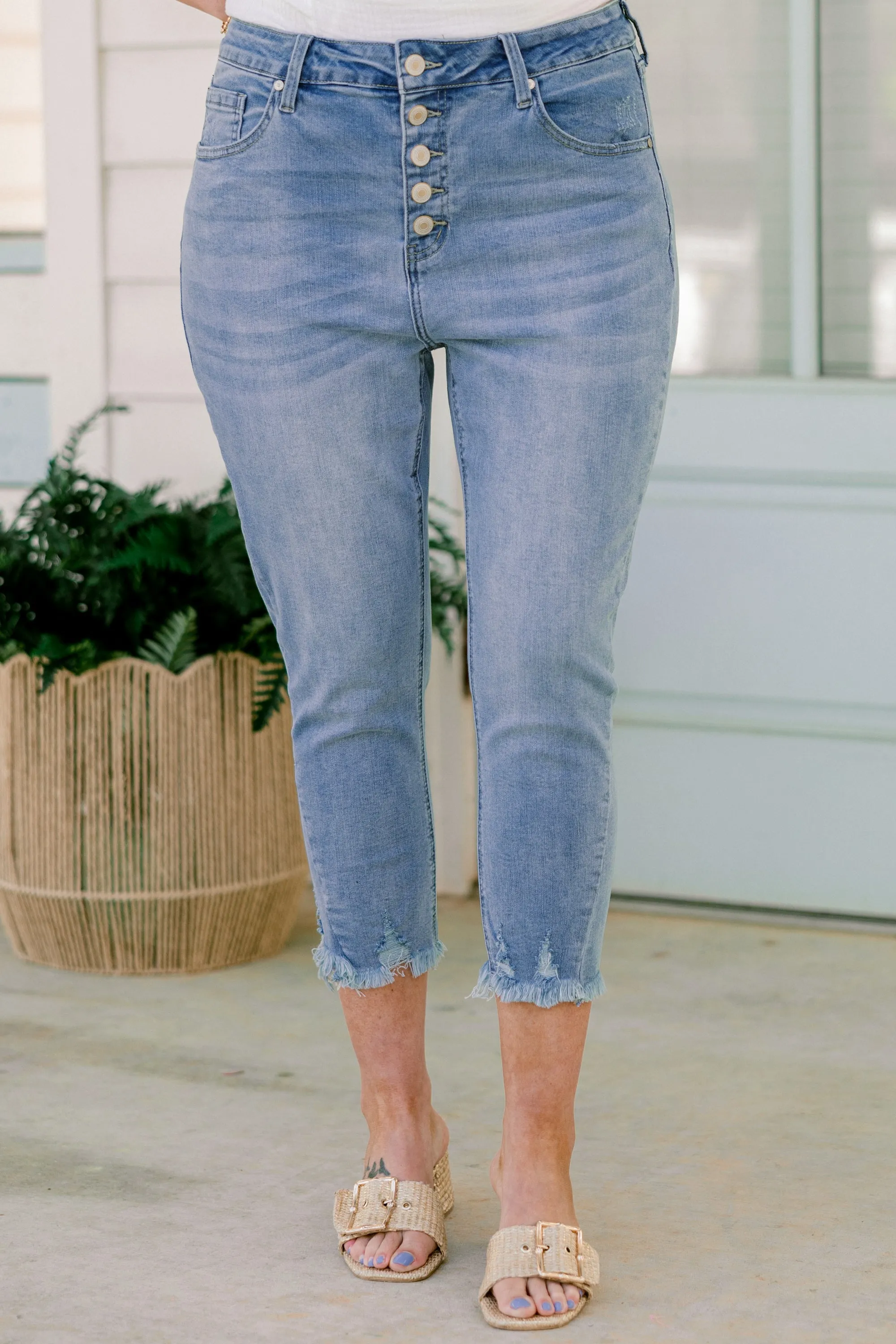 Better Than Ever Capri, Light Wash