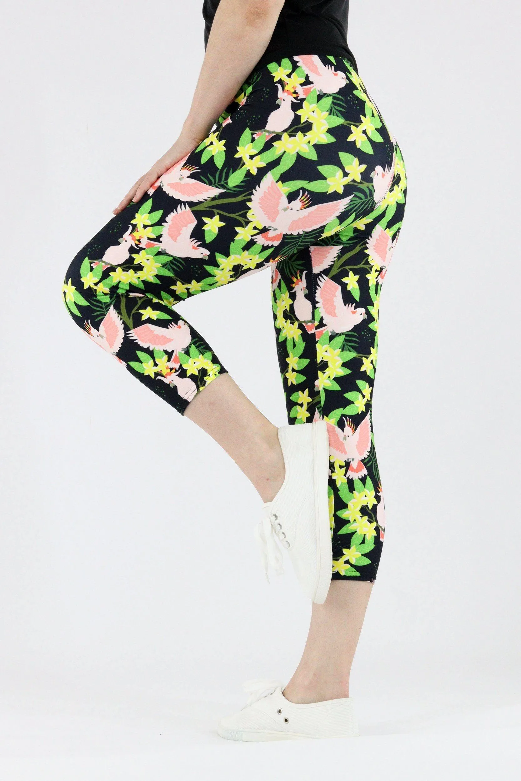 Blush Cockatoo - Casual Capri Leggings