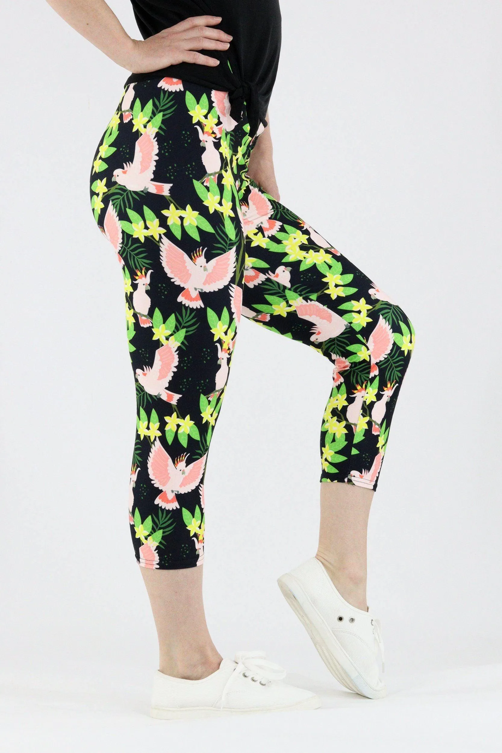 Blush Cockatoo - Casual Capri Leggings