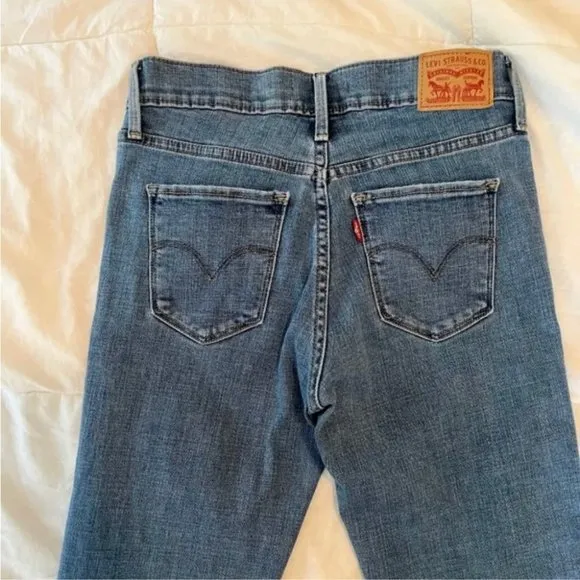 Brand New 311 Shaping Skinny Mid Rise Capri Jeans | Light to Medium Indigo Wash