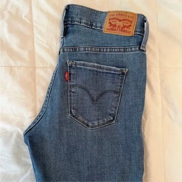 Brand New 311 Shaping Skinny Mid Rise Capri Jeans | Light to Medium Indigo Wash