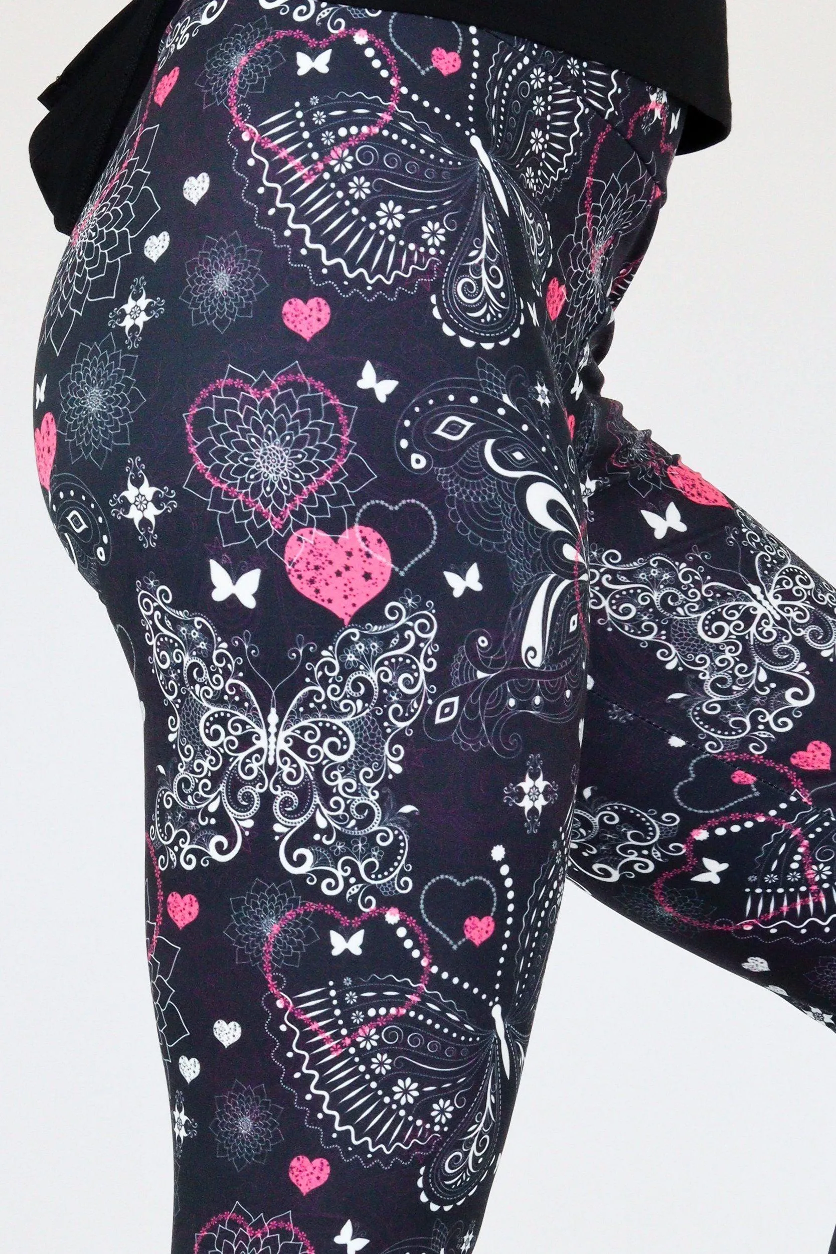 Butterfly Love - Casual Capri Leggings