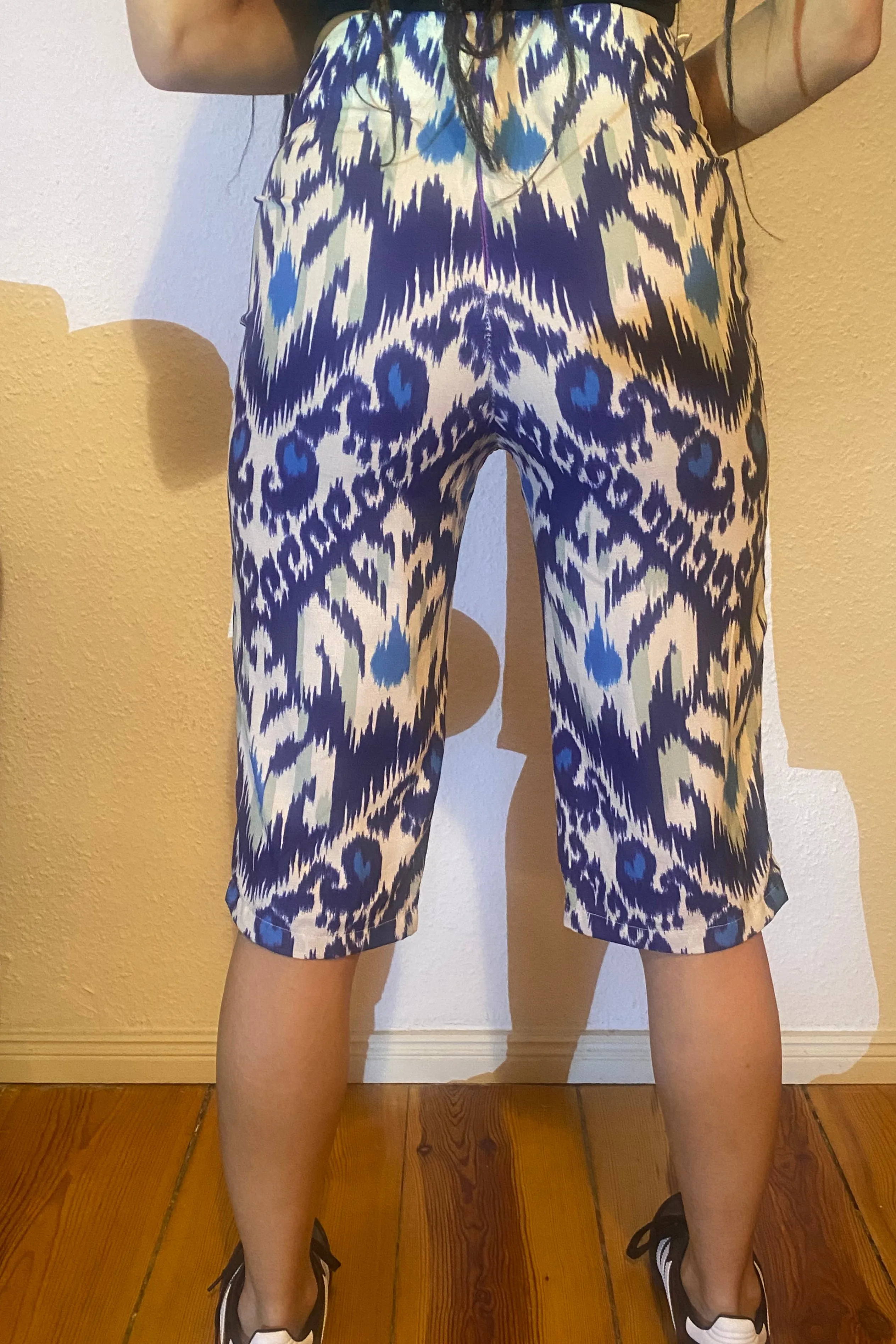 Capris in Moody Blues Adras