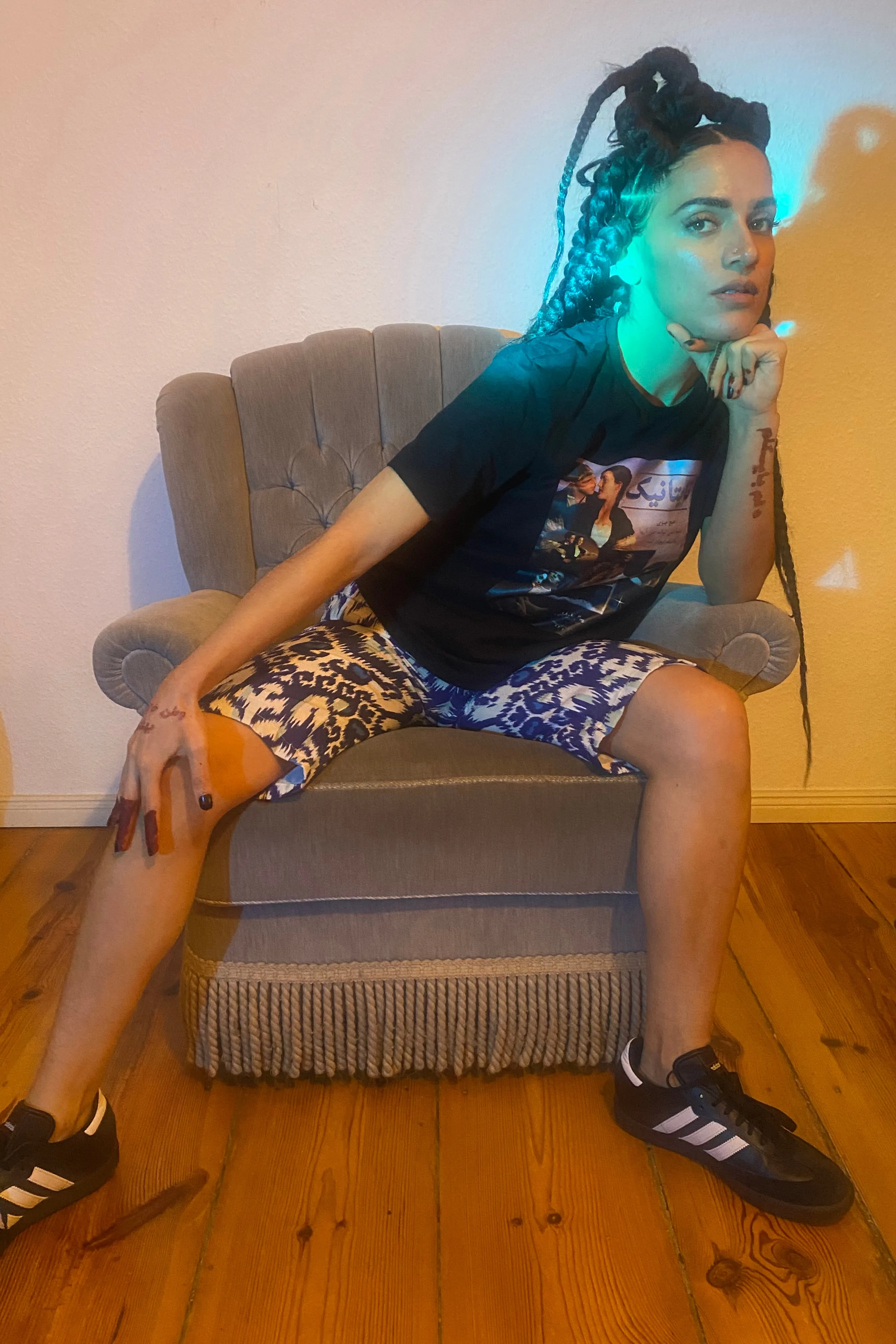 Capris in Moody Blues Adras