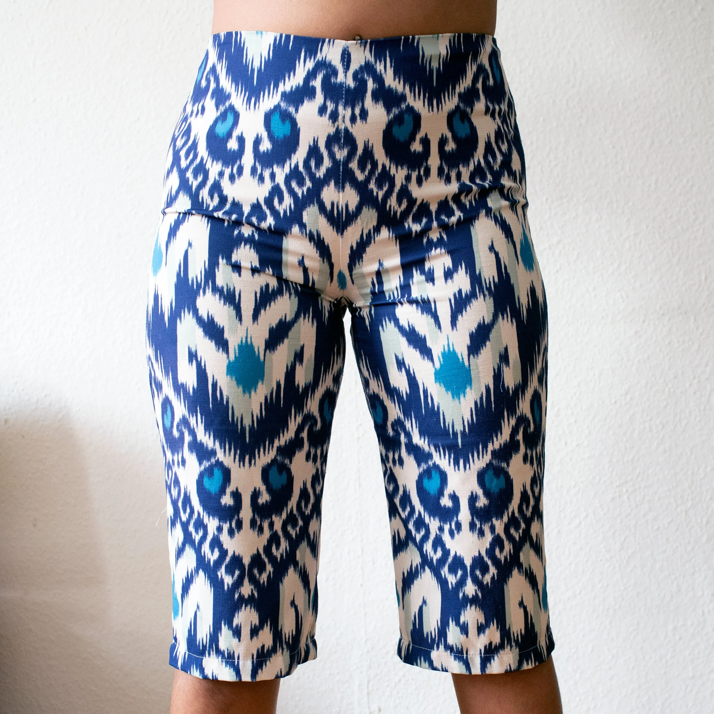 Capris in Moody Blues Adras