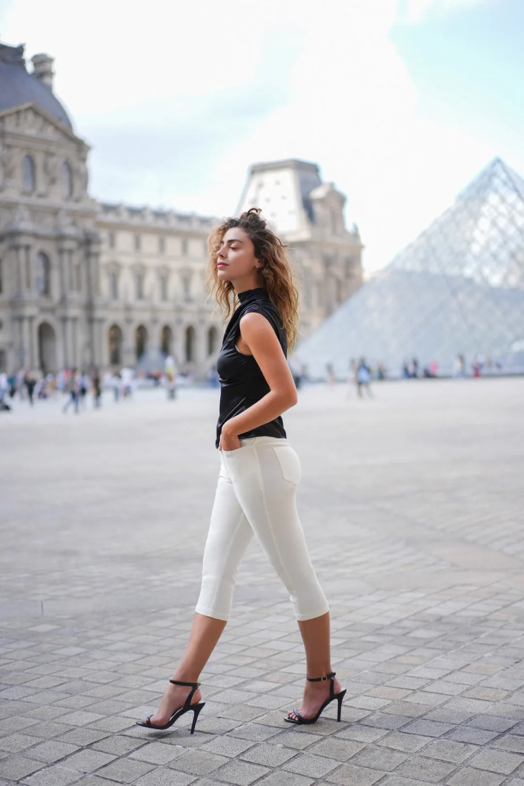 Capris Ultra Stretch Skinny Pants in Dark Purple