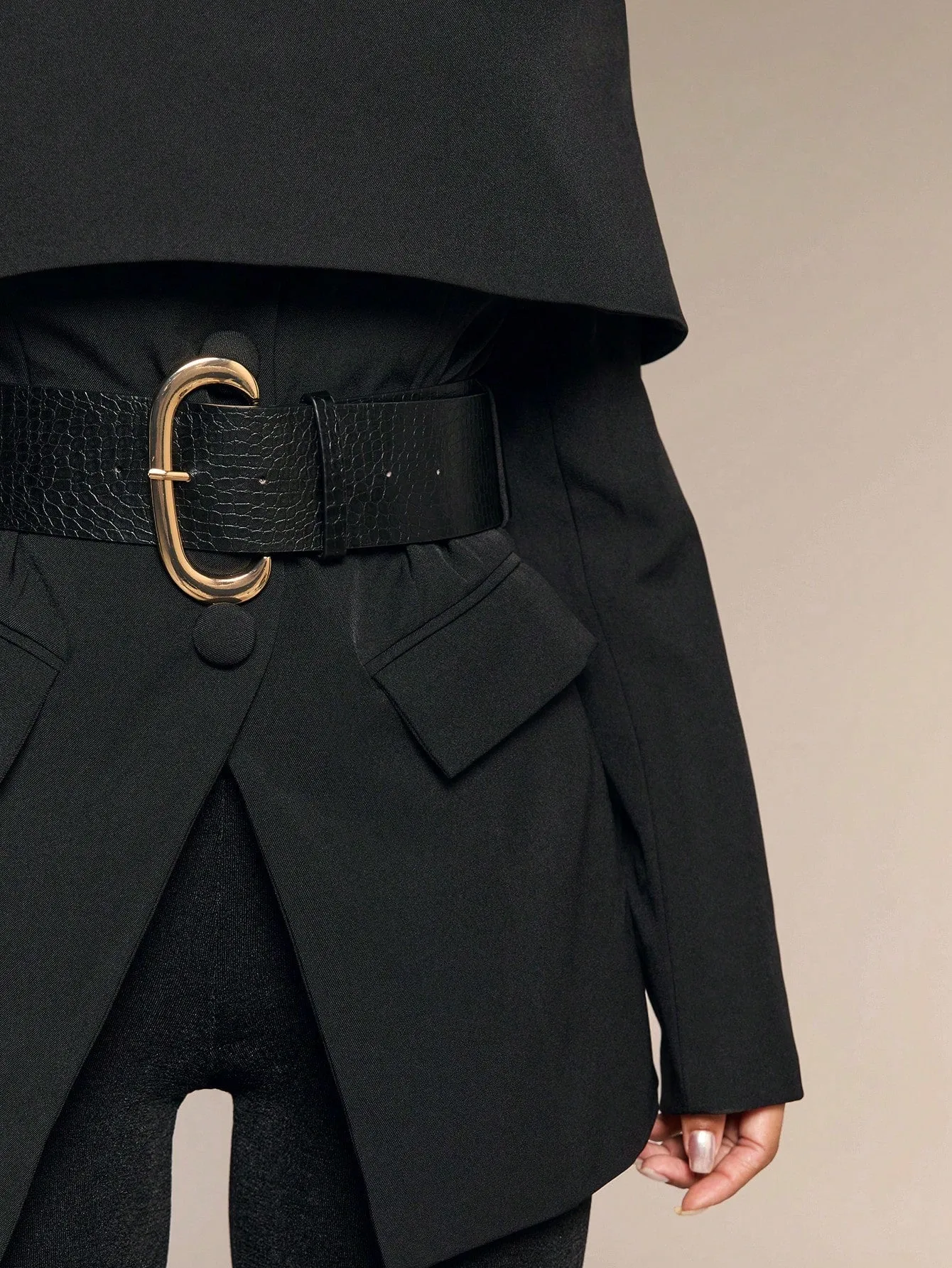 Cherry Vibes: Blazer de Moda con Hombros Descubiertos