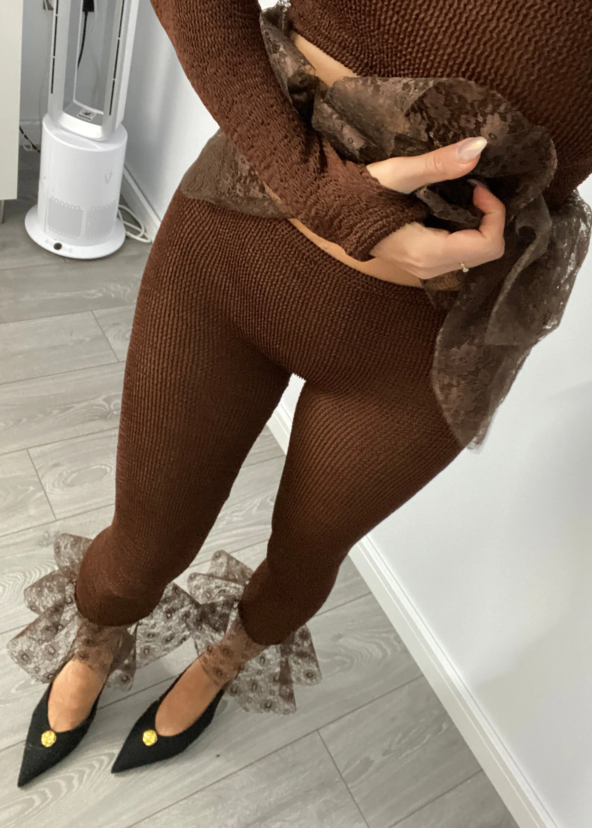 Crinkle Lace Ankle Capri Leggings in Chocolate Brown