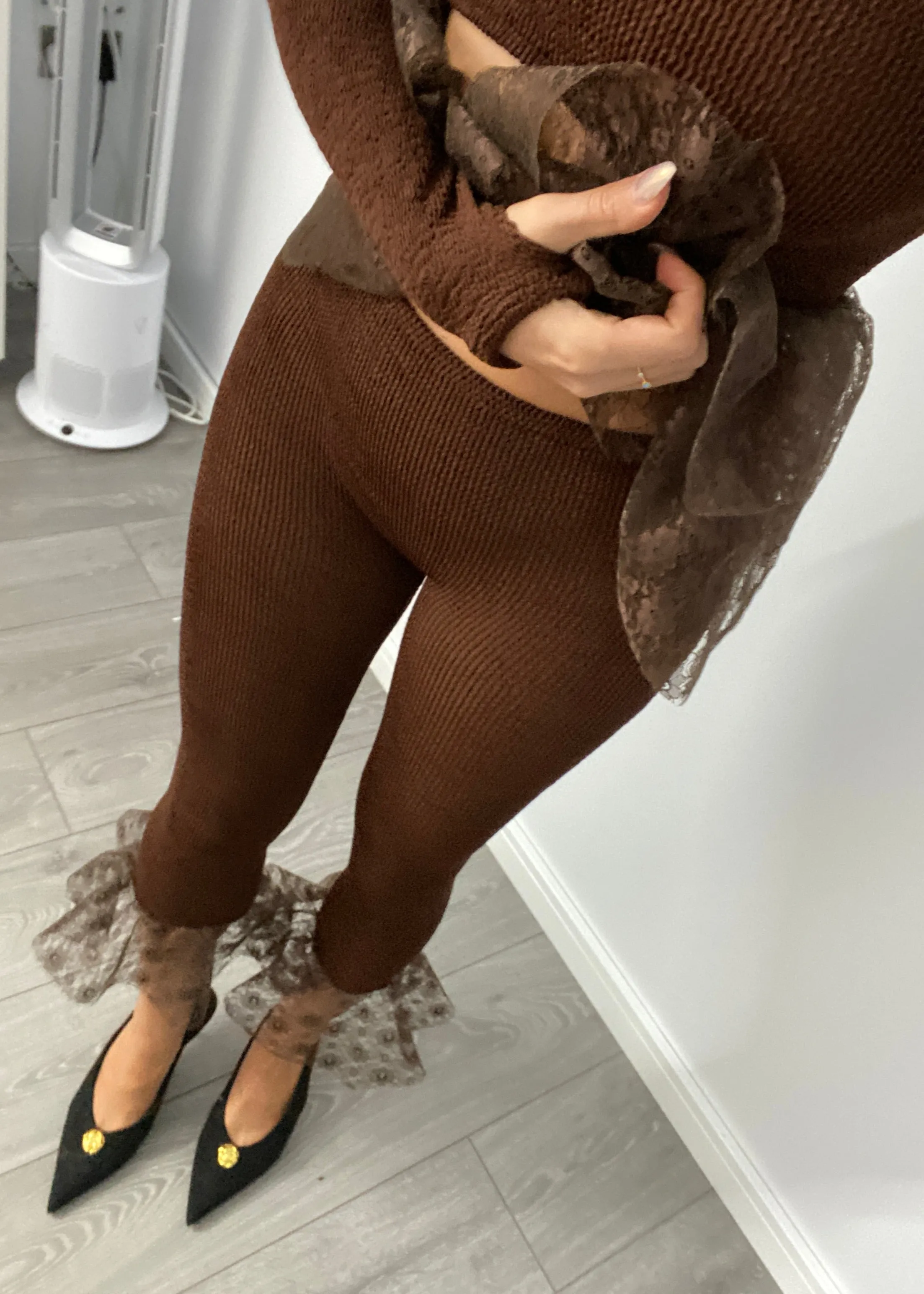 Crinkle Lace Ankle Capri Leggings in Chocolate Brown
