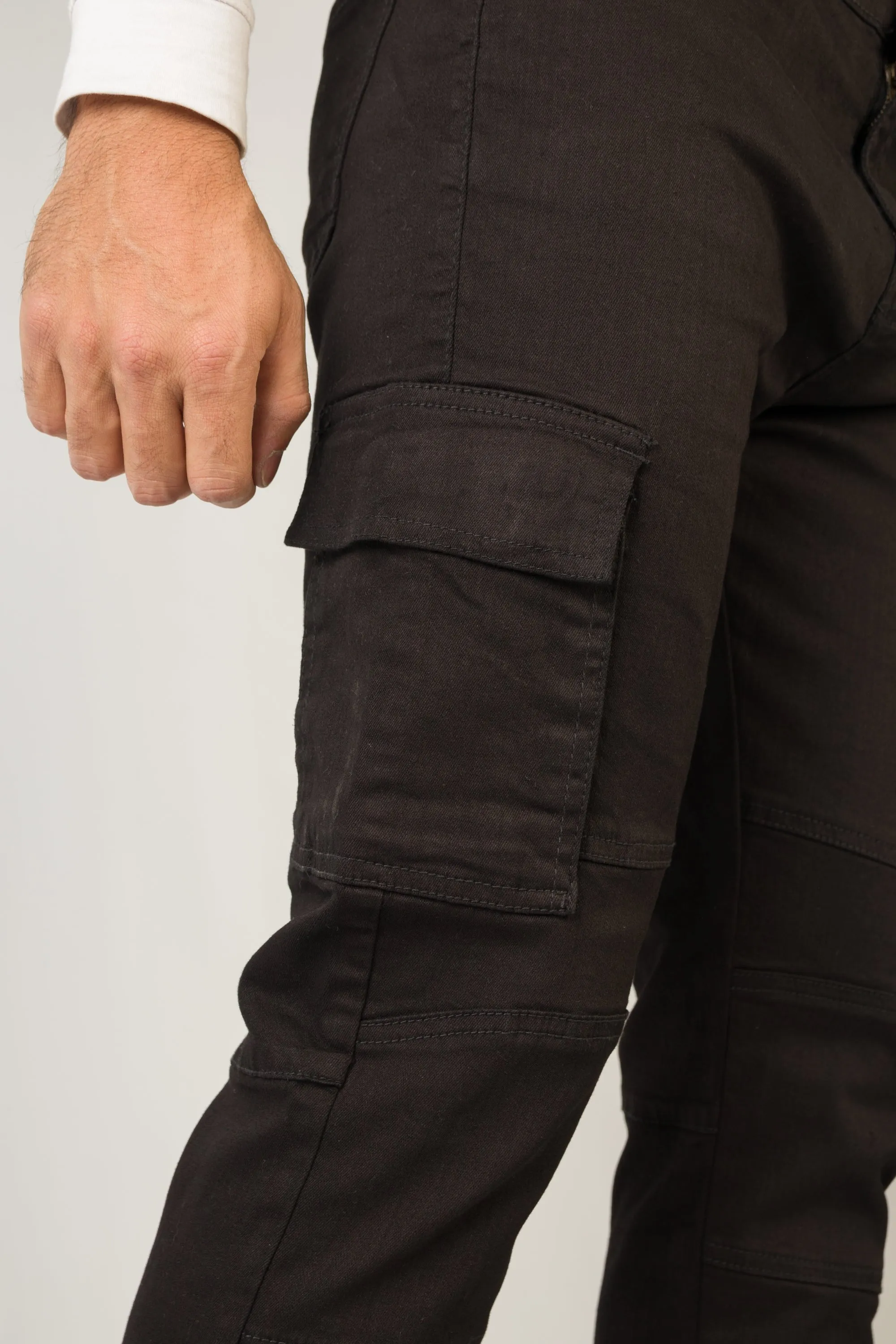 Cropped Fit Black Cargo Jeans