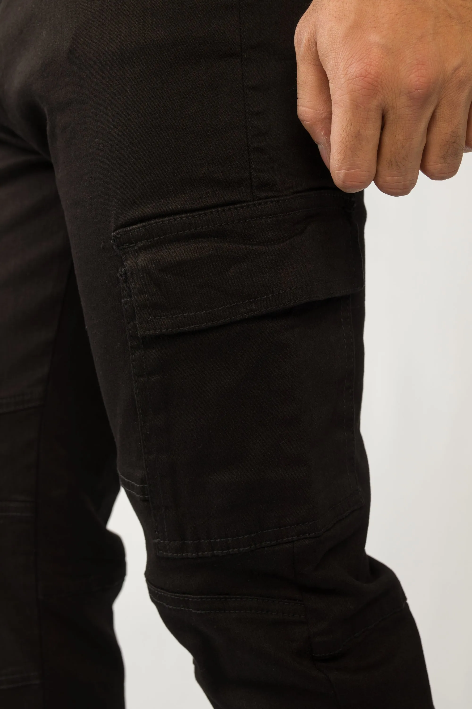 Cropped Fit Black Cargo Jeans