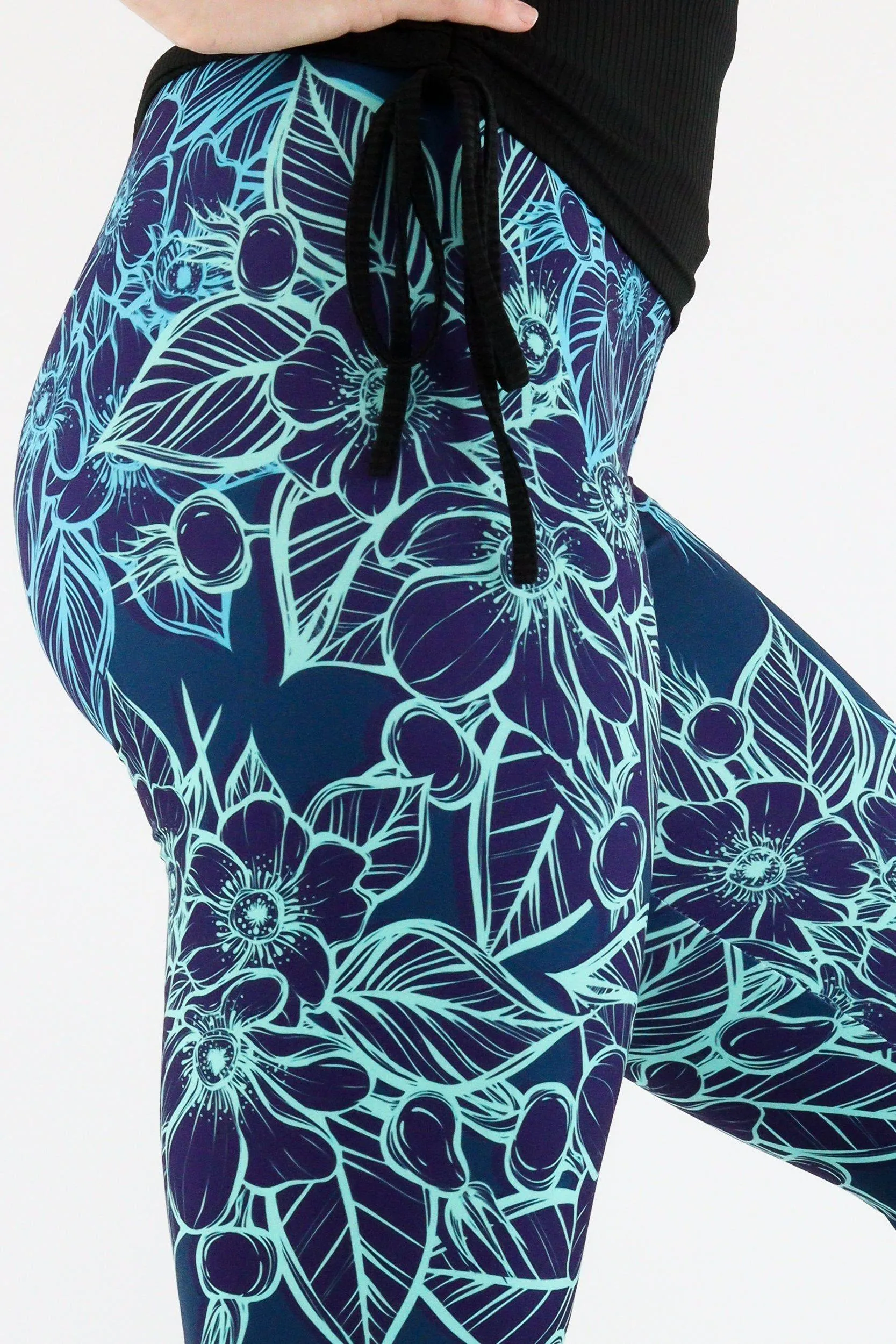 Cyan Flower - Casual Capri Leggings