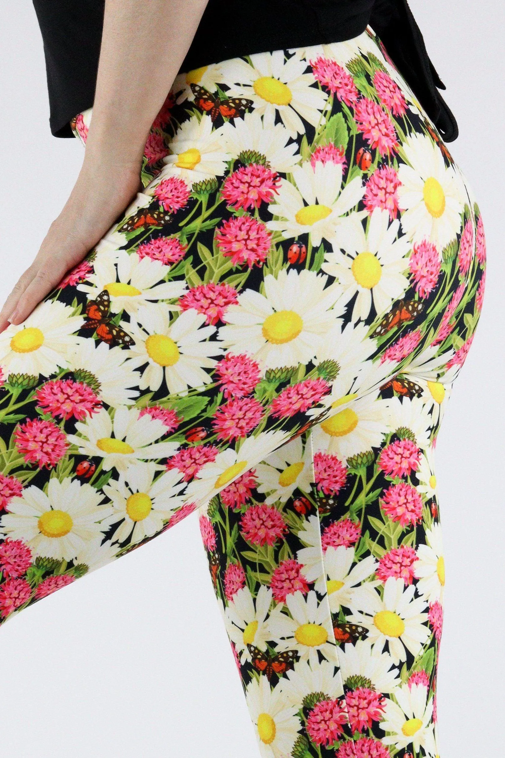 Daisy Meadow - Casual Capri Leggings