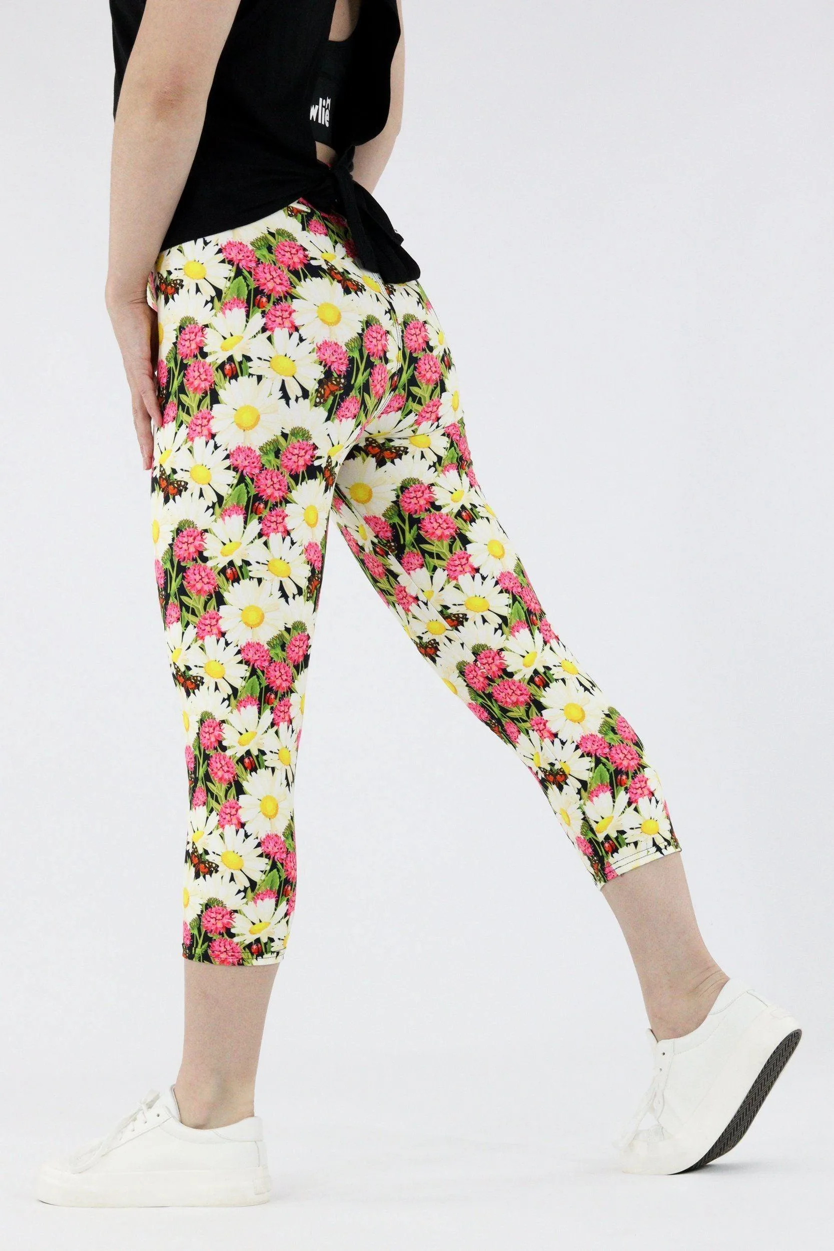 Daisy Meadow - Casual Capri Leggings