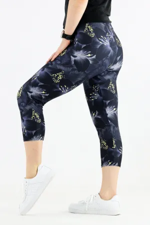 Dark Flowers - Casual Capri Leggings
