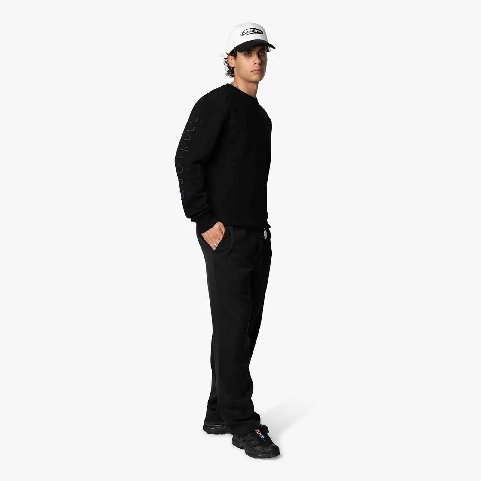 DEFENDER CREWNECK | BLACK/BLACK