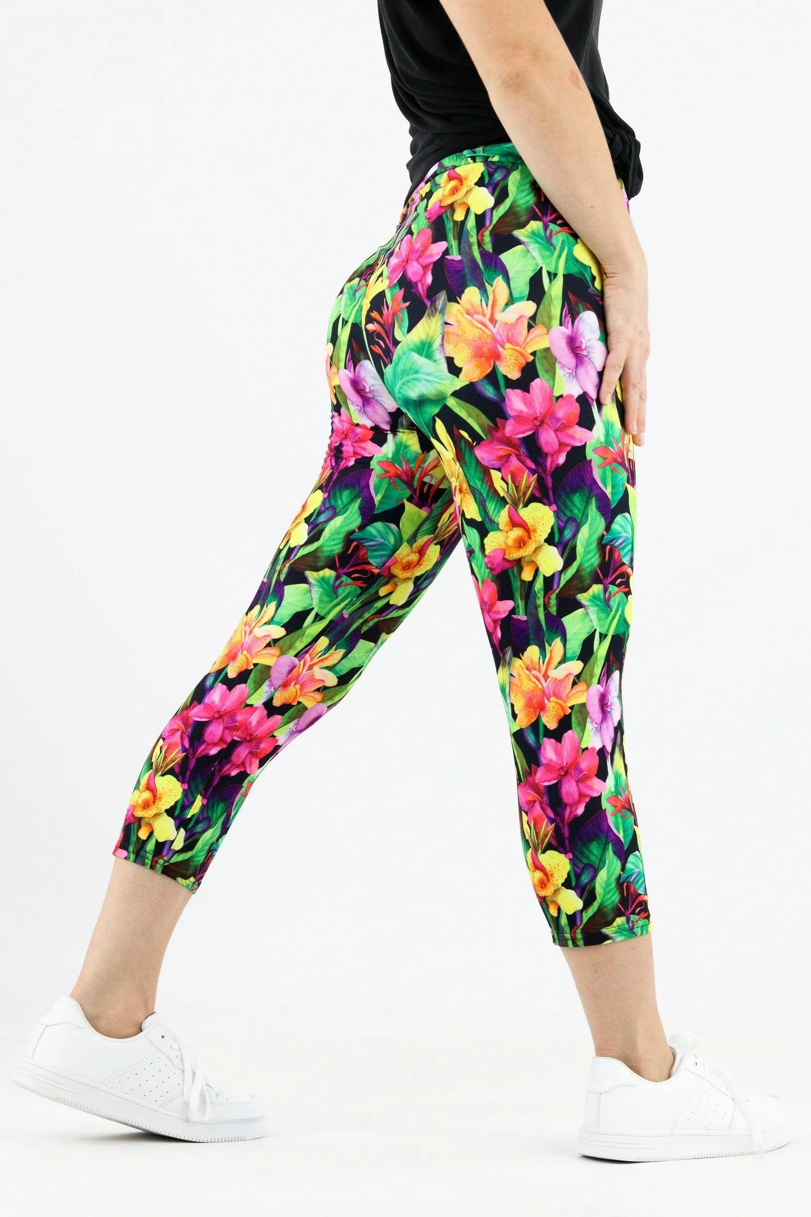 Exotic Flowers - Casual Capri Leggings