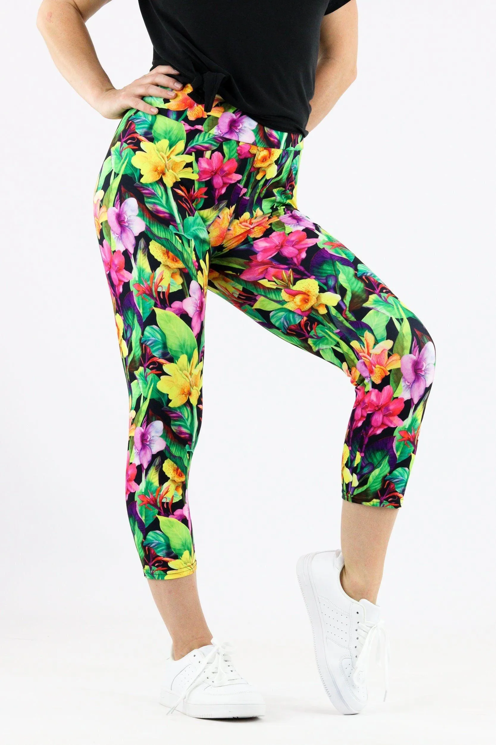 Exotic Flowers - Casual Capri Leggings