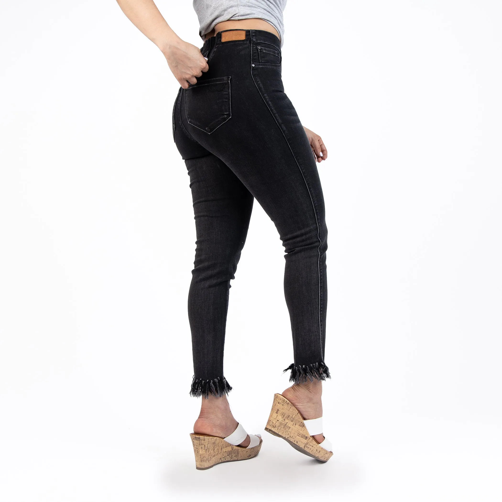 Fringed Hem Capris Jeans