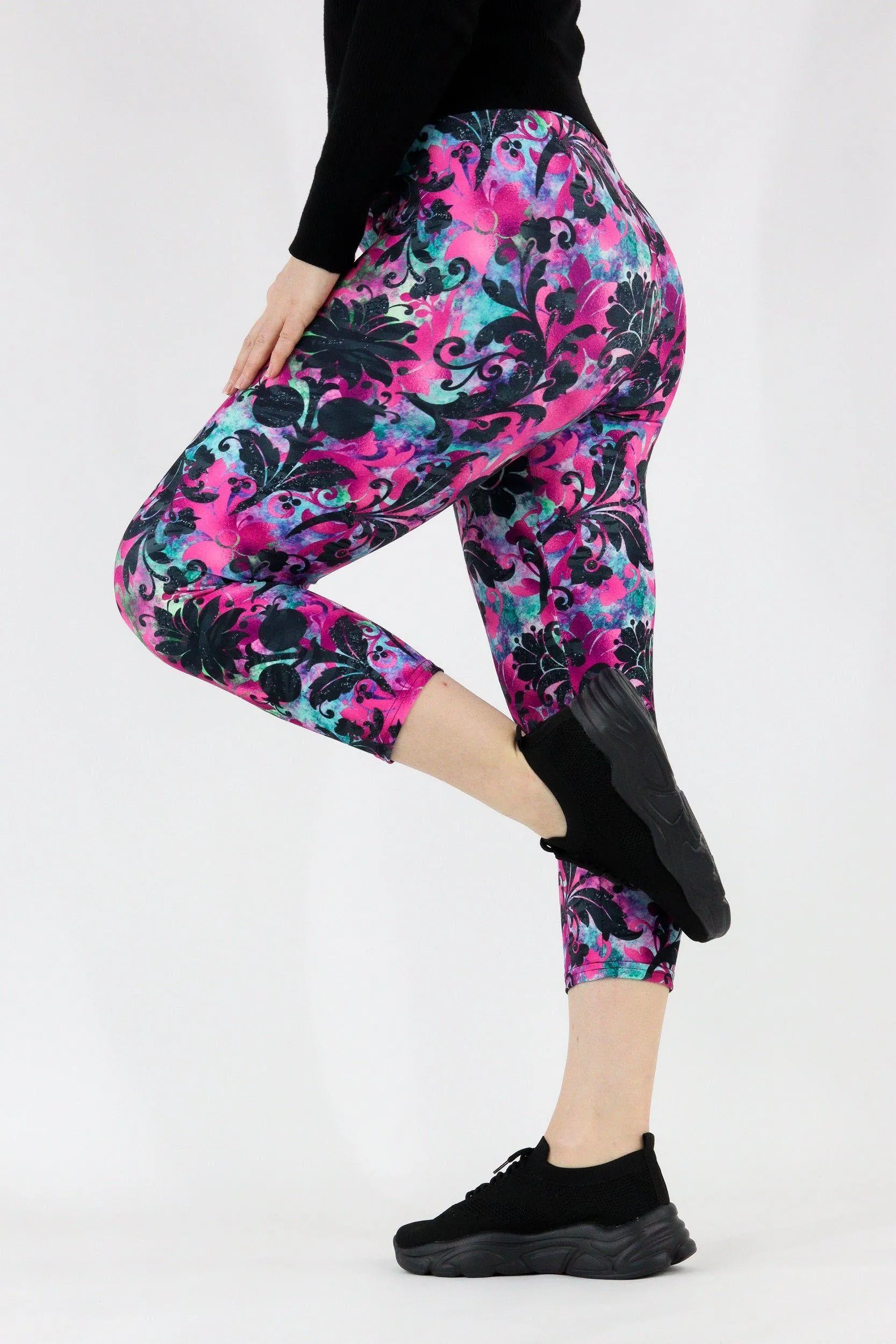 Glisten Floral - Casual Capri Leggings