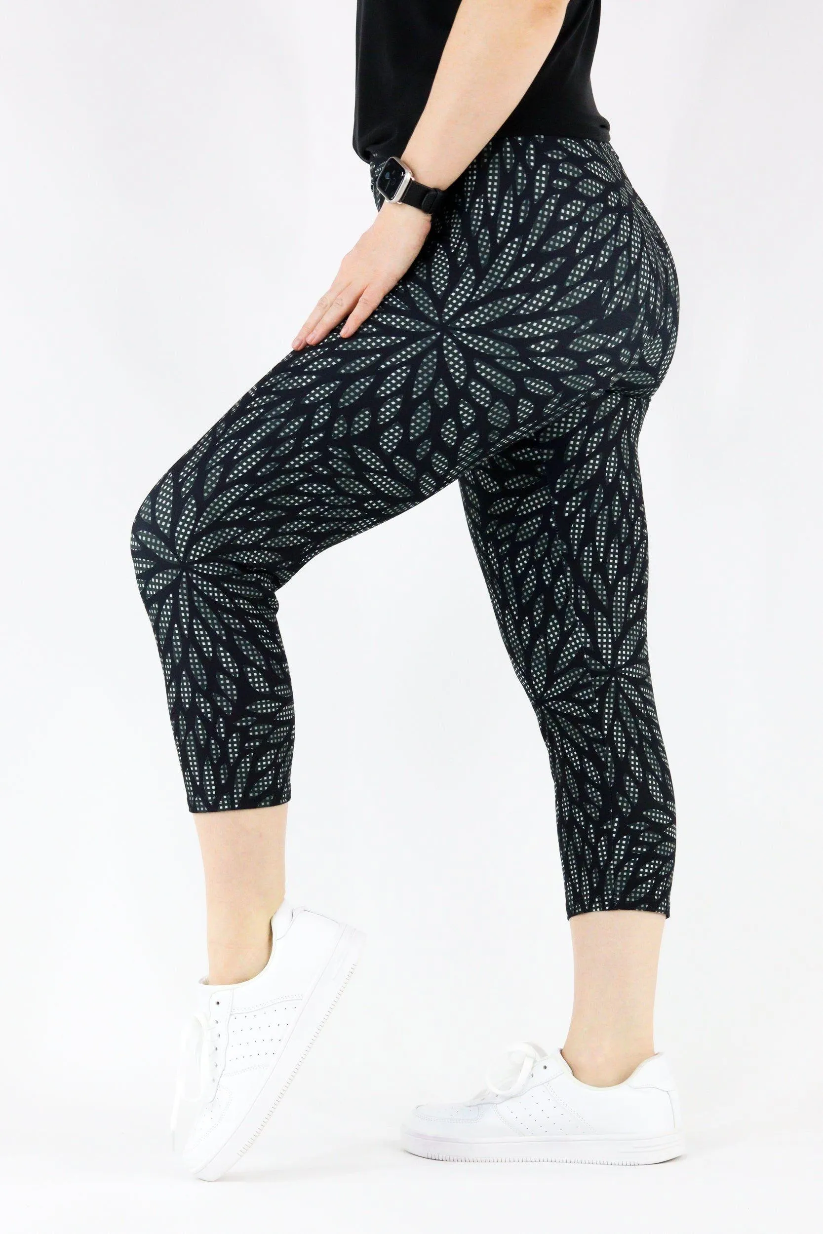 Glitzy Delilah - Casual Capri Leggings