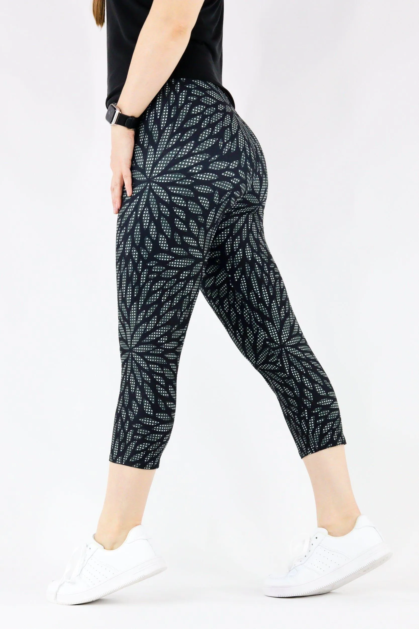 Glitzy Delilah - Casual Capri Leggings