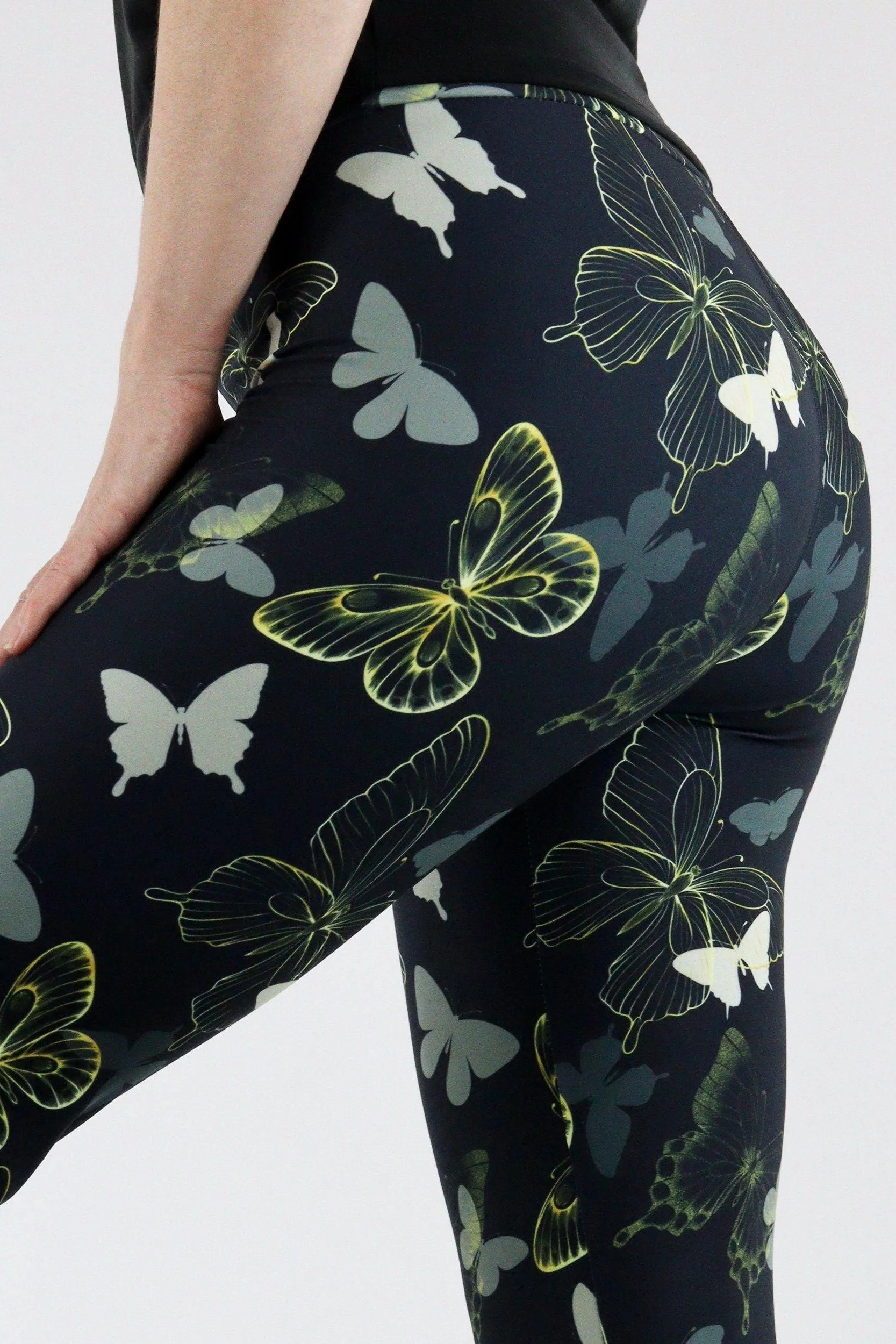 Golden Butterfly - Casual Capri Leggings