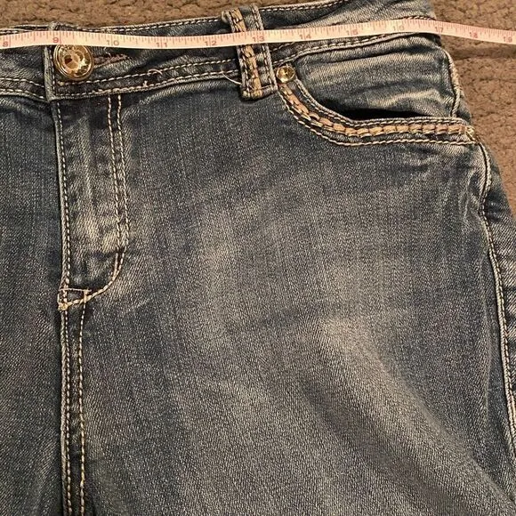 Grace in La Cropped Jeans