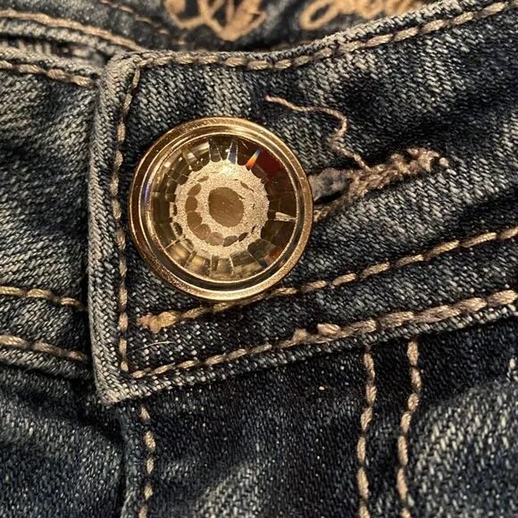 Grace in La Cropped Jeans