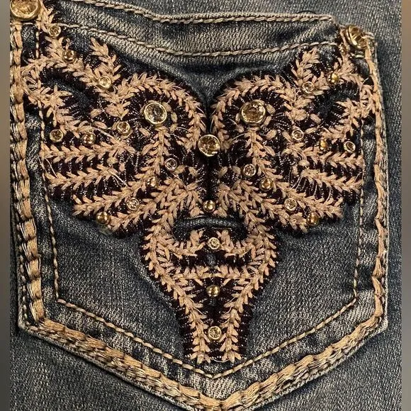 Grace in La Cropped Jeans