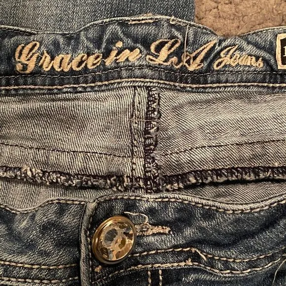Grace in La Cropped Jeans
