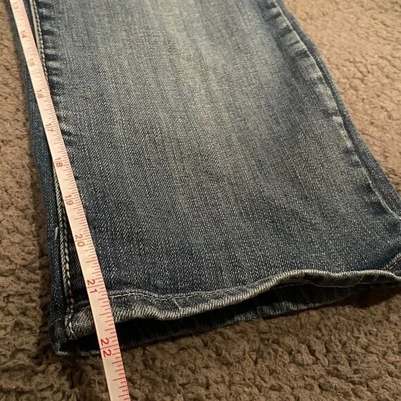 Grace in La Cropped Jeans