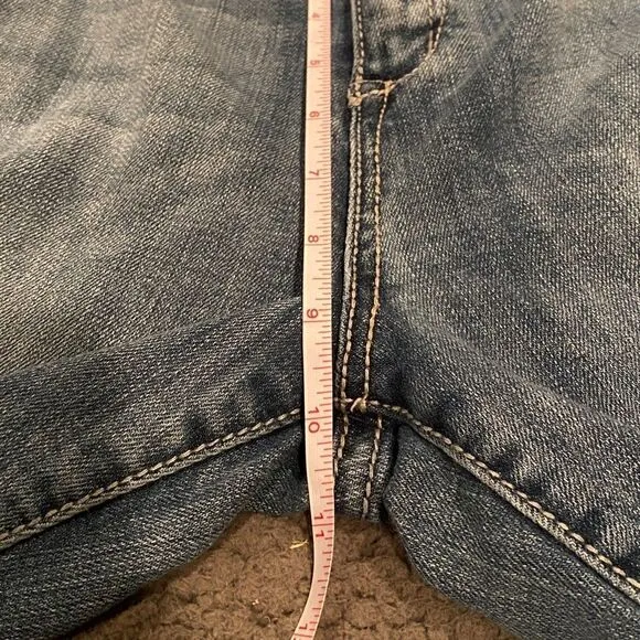 Grace in La Cropped Jeans
