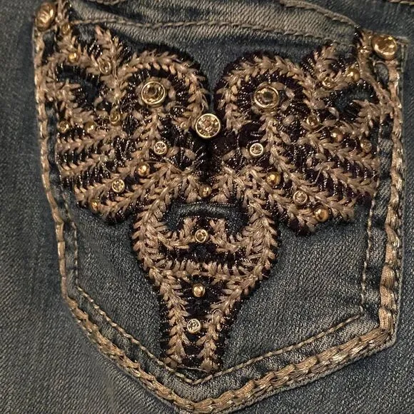 Grace in La Cropped Jeans
