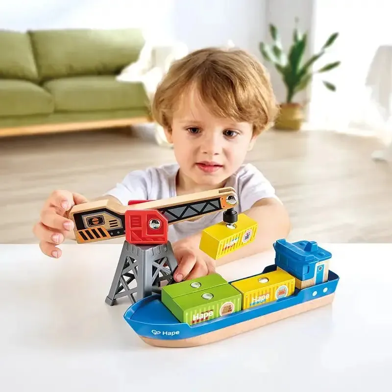 Hape Cargo Ship & Crane