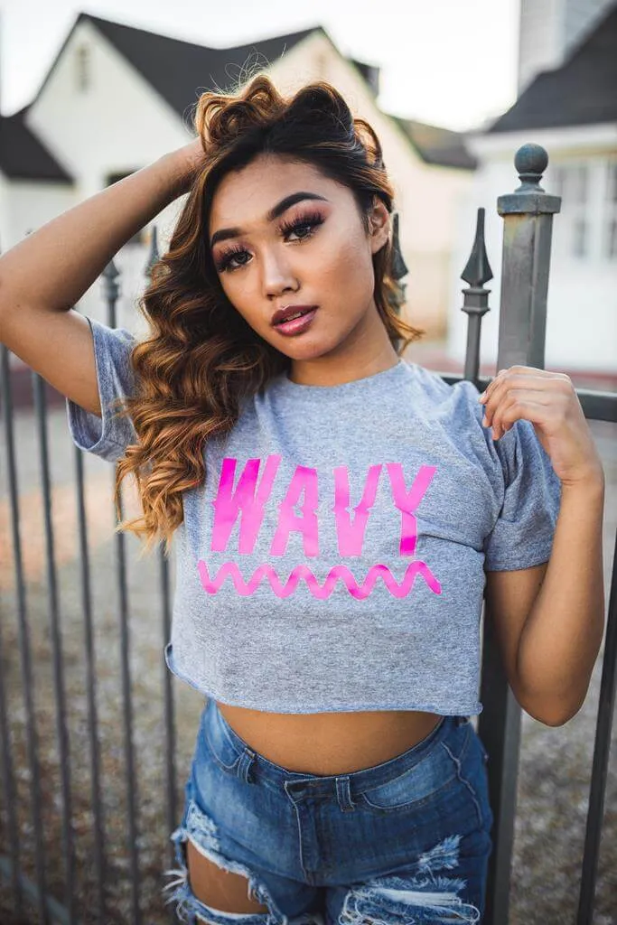 Hot Pink Wavy | Gray Crop Top Tee