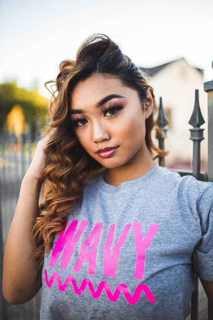 Hot Pink Wavy | Gray Crop Top Tee