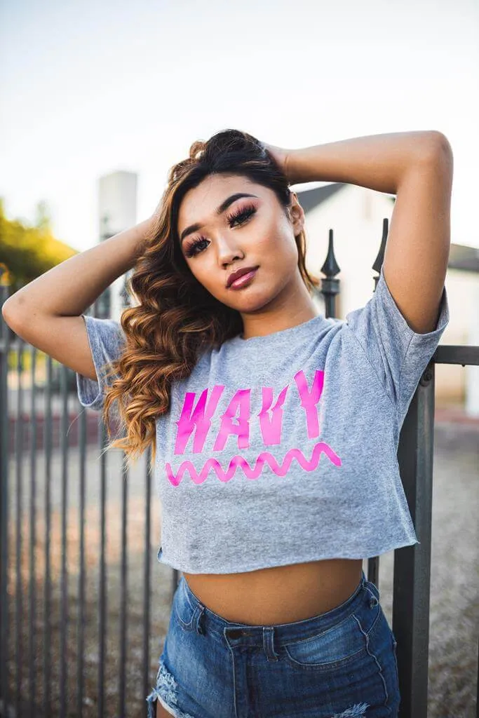 Hot Pink Wavy | Gray Crop Top Tee