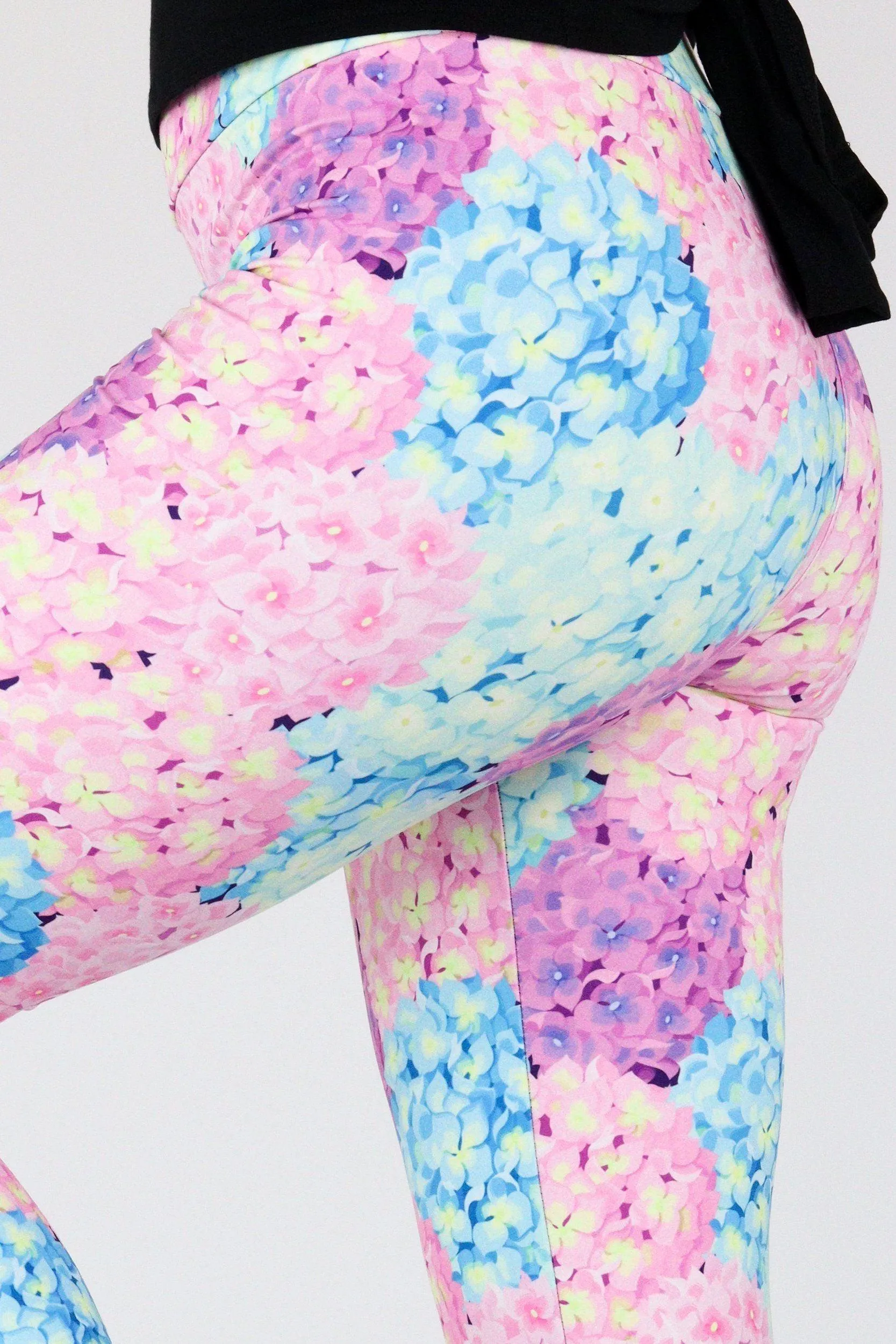 Hydrangea - Casual Capri Leggings
