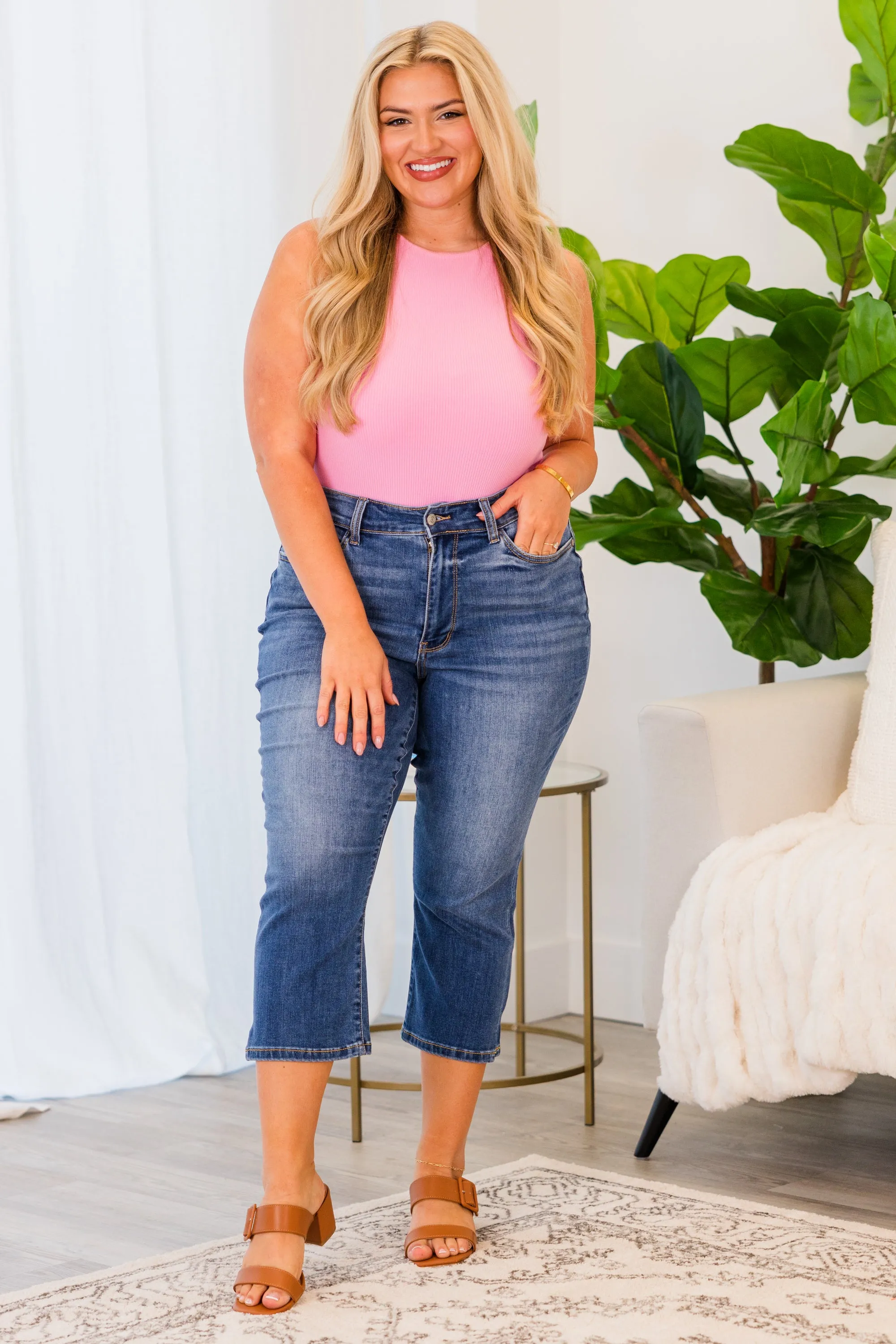 Judy Blue: Aligned With You Capris, Medium Wash